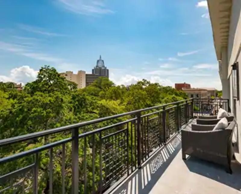 Hilton Garden Inn Mobile Downtown Exterior photo